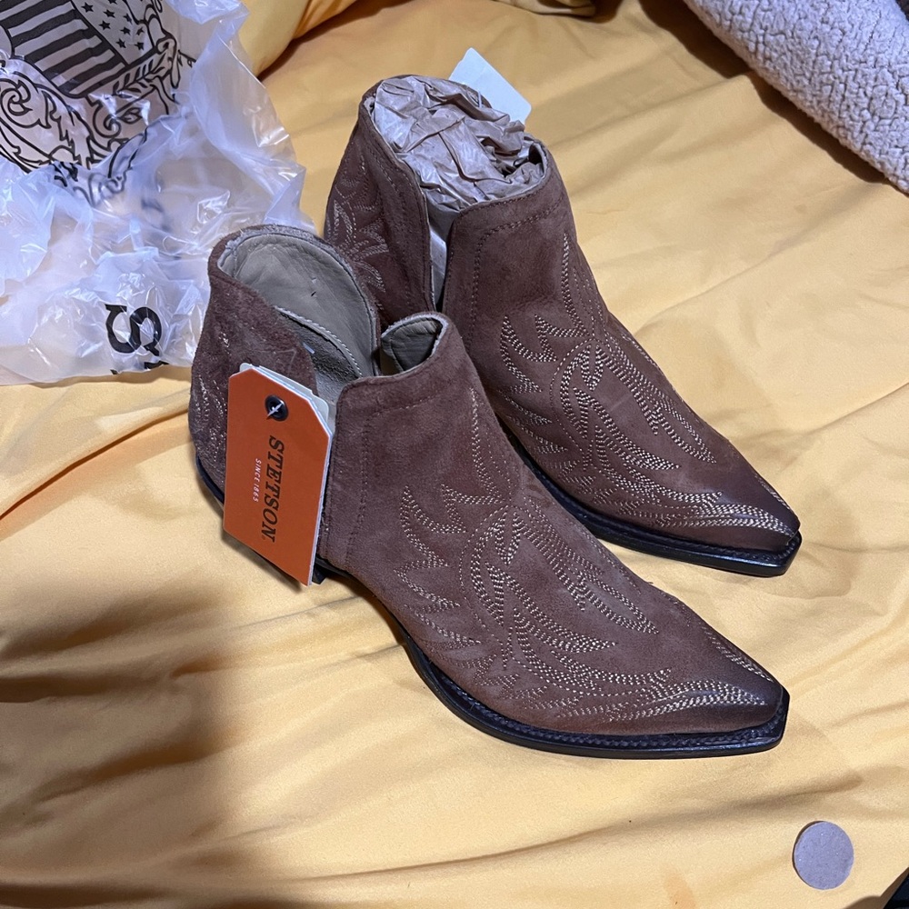 Stetson Embroidered Ankle Booties / cowgirl boots